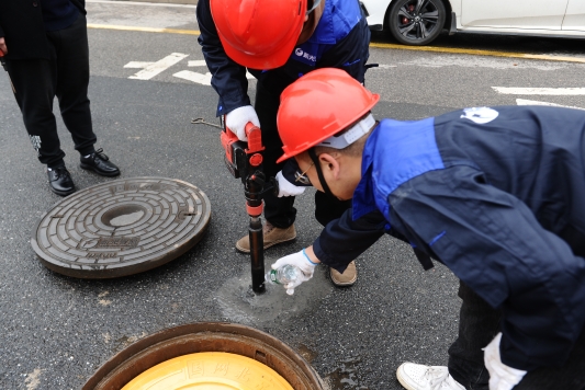 電子鎖井蓋優(yōu)點有哪些？這幾大優(yōu)勢助城市守護地下安全！